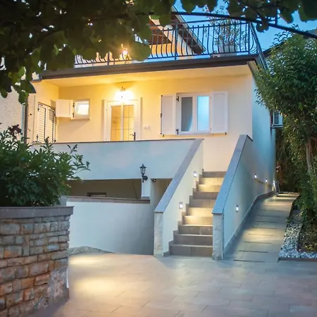 Wellness D'or - Exclusive New With Whirlpool, Sauna, Sunny Terrace, Private Parking Apartment Poreč