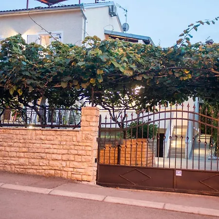 Wellness D'or - Exclusive New With Whirlpool, Sauna, Sunny Terrace, Private Parking Poreč