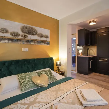 Апартаменти Wellness D'or - Exclusive New With Whirlpool, Sauna, Sunny Terrace, Private Parking Пореч