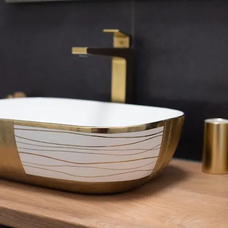 Wellness D'or - Exclusive New With Whirlpool, Sauna, Sunny Terrace, Private Parking Lejlighed